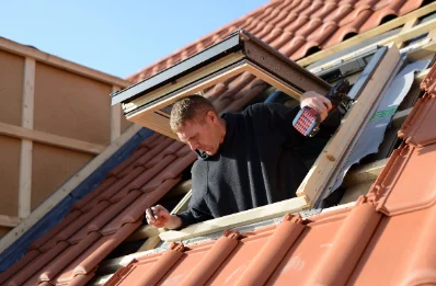 Pose de fenêtres de toit Velux à Chalain-d'Uzore